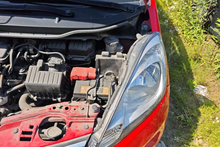 Used Honda Fit 2011 1.5L Automatic Luxury Edition Engine Bay Left