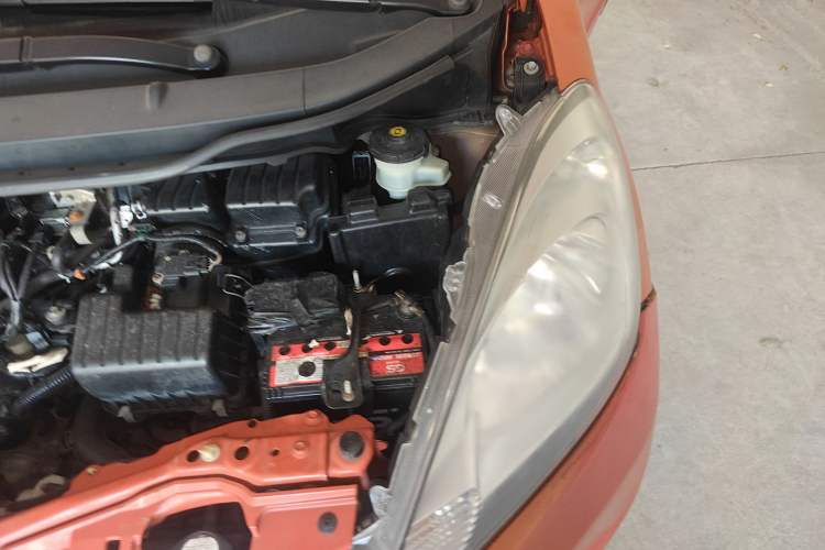 Used Honda Fit 2011 1.5L Automatic Luxury Edition Engine Bay Left