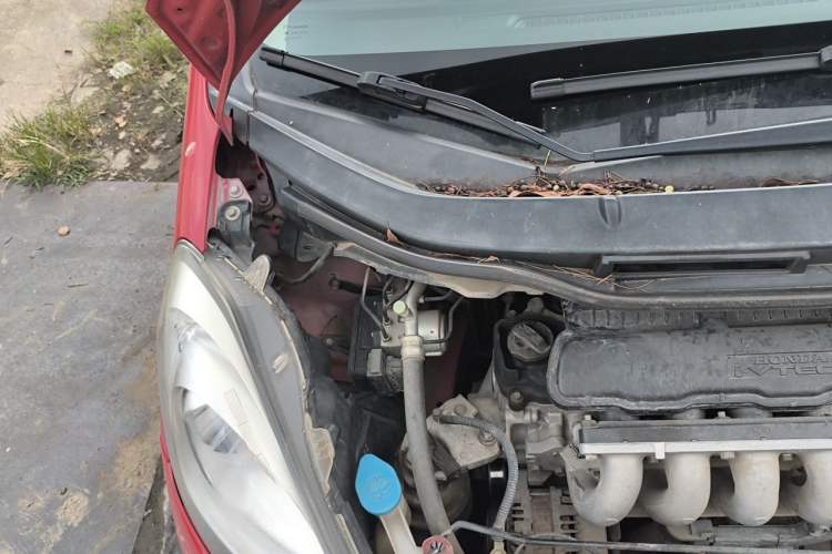 Used Honda Fit 2011 1.3L automatic comfort version Engine Bay Right