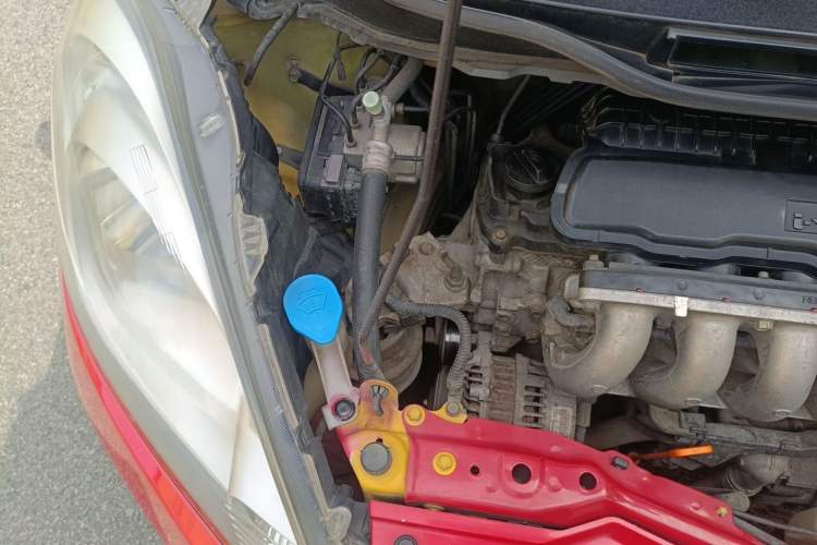 Used Honda Fit 2011 1.3L automatic comfort version Engine Bay Right