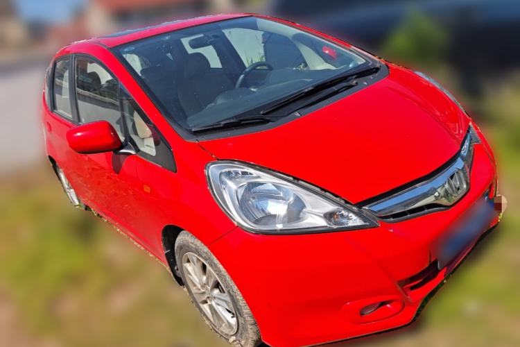 Used Honda Fit 2011 1.5L Automatic Luxury Edition Front Right 45 Deg