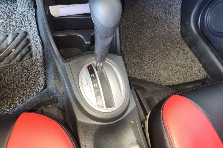 Used Honda Fit 2011 1.5L Automatic Luxury Edition Gear Lever