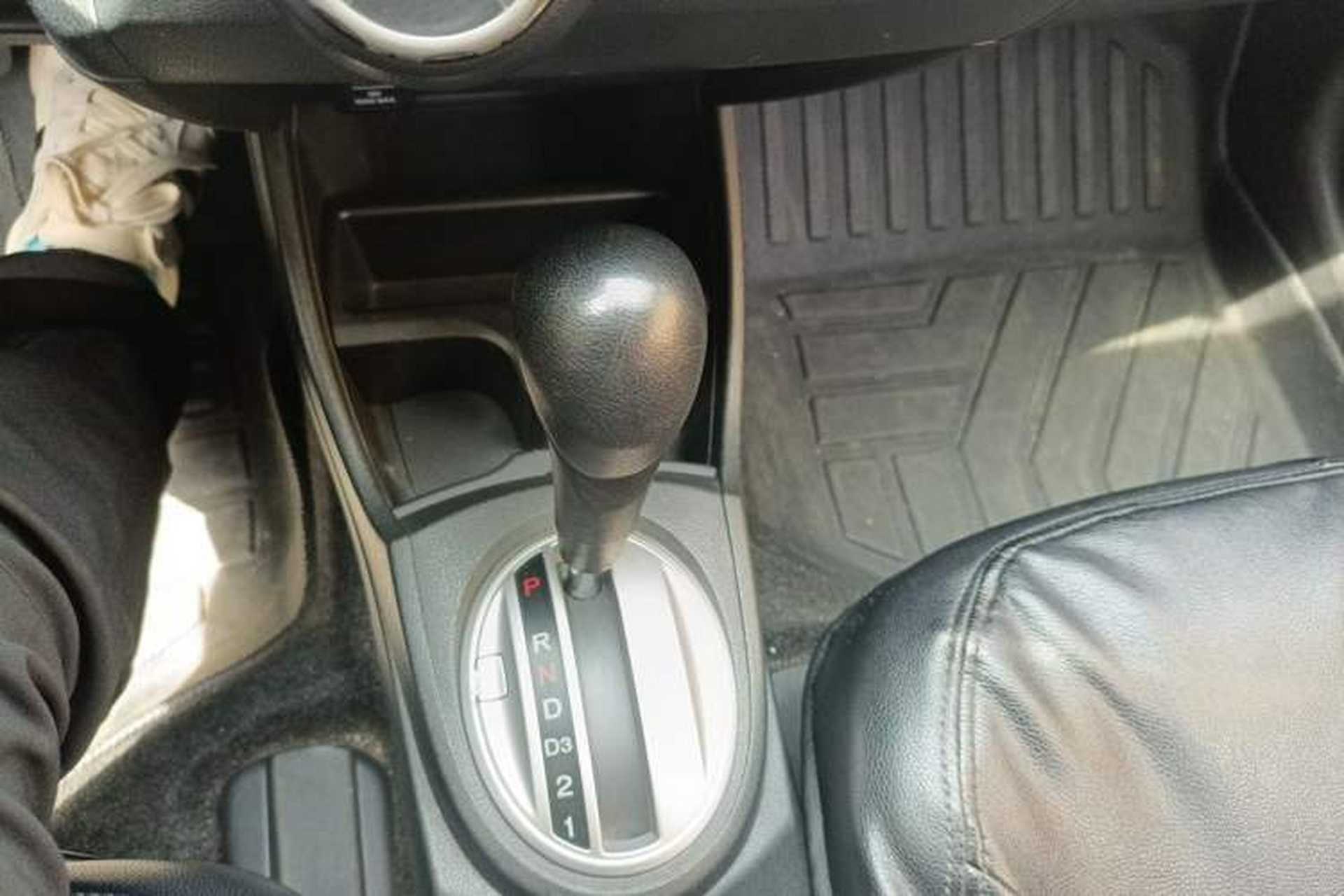 Used Honda Fit 2011 1.3L automatic comfort version Gear Lever