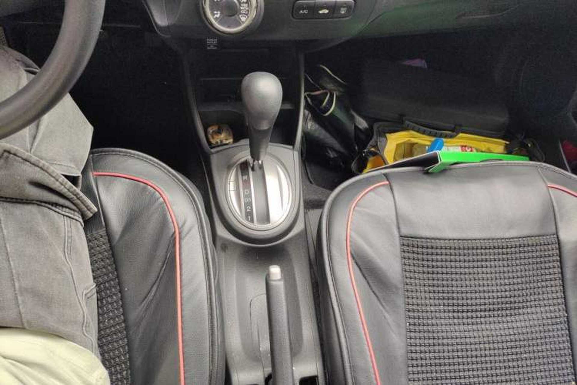 Used Honda Fit 2011 1.3L automatic comfort version Gear Lever