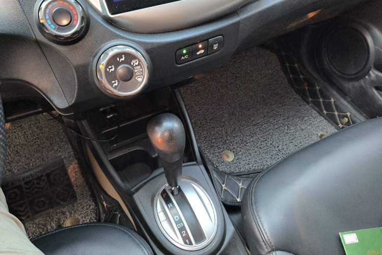 Used Honda Fit 2011 1.3L automatic comfort version Gear Lever
