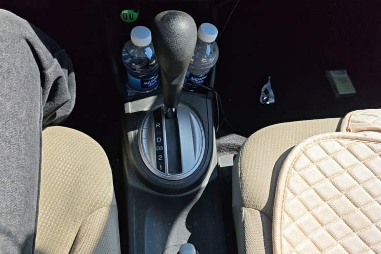 Used Honda Fit 2011 1.5L Automatic Luxury Edition Gear Lever