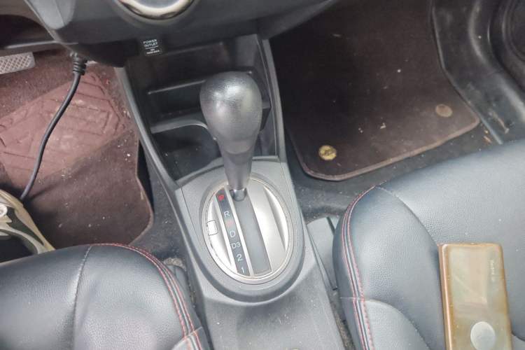 Used Honda Fit 2011 1.5L Automatic Luxury Edition Gear Lever