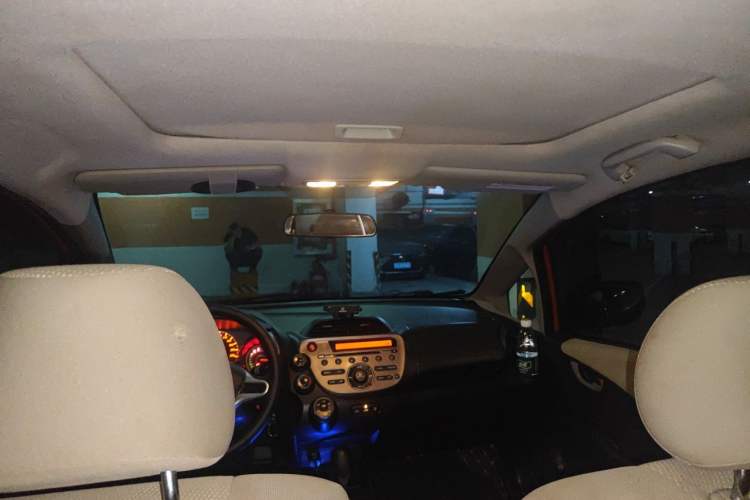Used Honda Fit 2011 1.5L Automatic Luxury Edition Headliner