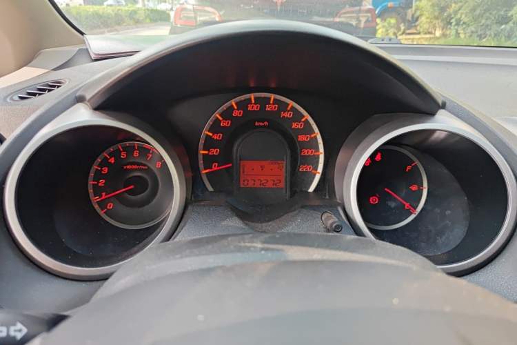 Used Honda Fit 2011 1.3L automatic comfort version Instrument Cluster