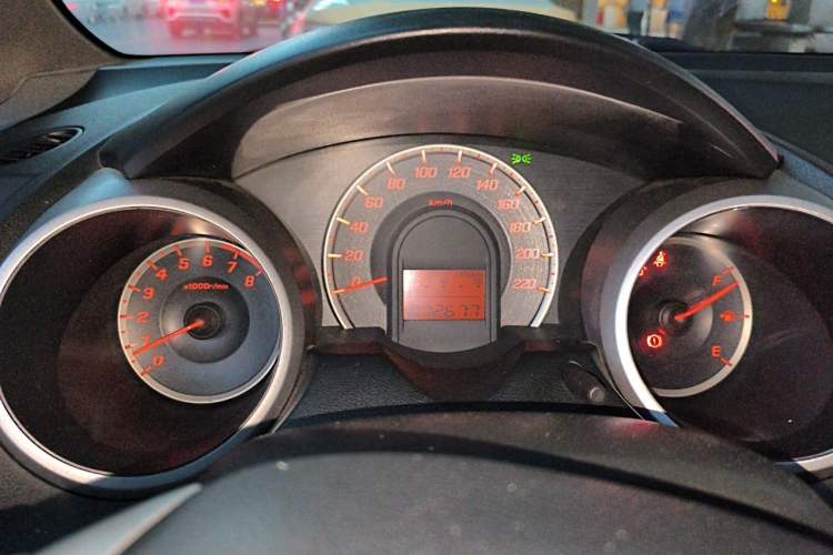Used Honda Fit 2011 1.3L automatic comfort version Instrument Cluster