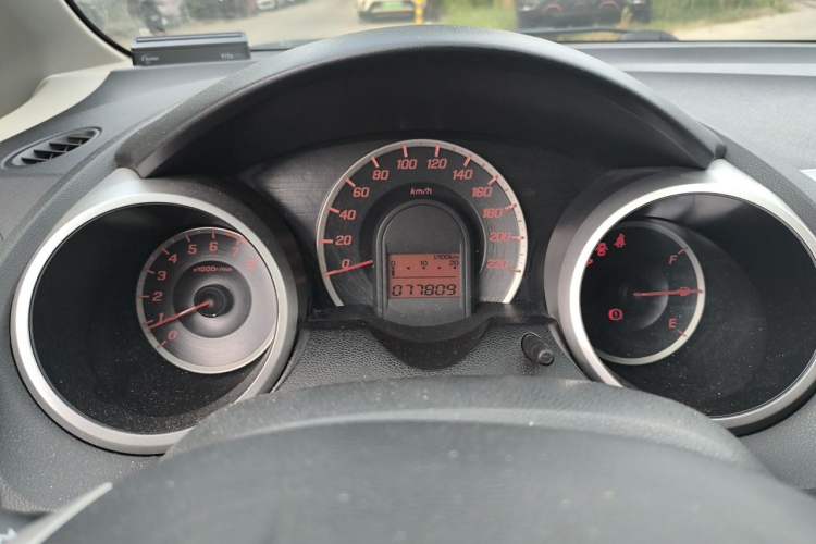 Used Honda Fit 2011 1.3L automatic comfort version Instrument Cluster