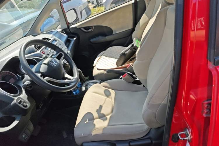 Used Honda Fit 2011 1.5L Automatic Luxury Edition Left Front Seat