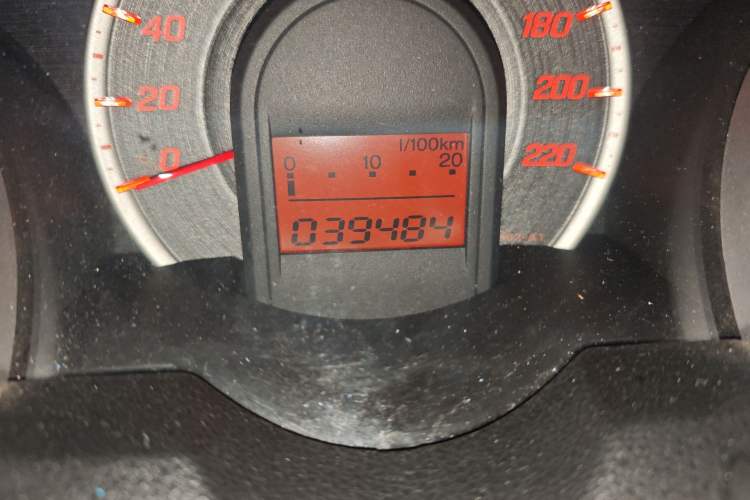 Used Honda Fit 2011 1.3L manual Comfort version Odometer Close Up
