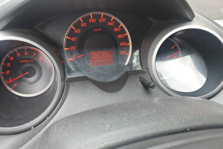 Used Honda Fit 2011 1.3L manual Comfort version Odometer Close Up