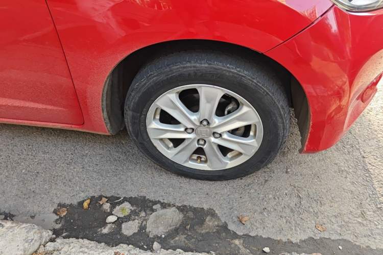 Used Honda Fit 2011 1.3L automatic comfort version Right Front Wheel Hub