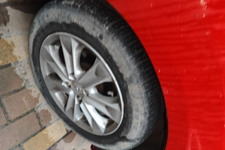 Used Honda Fit 2011 1.5L Automatic Luxury Edition Right Front Wheel Hub