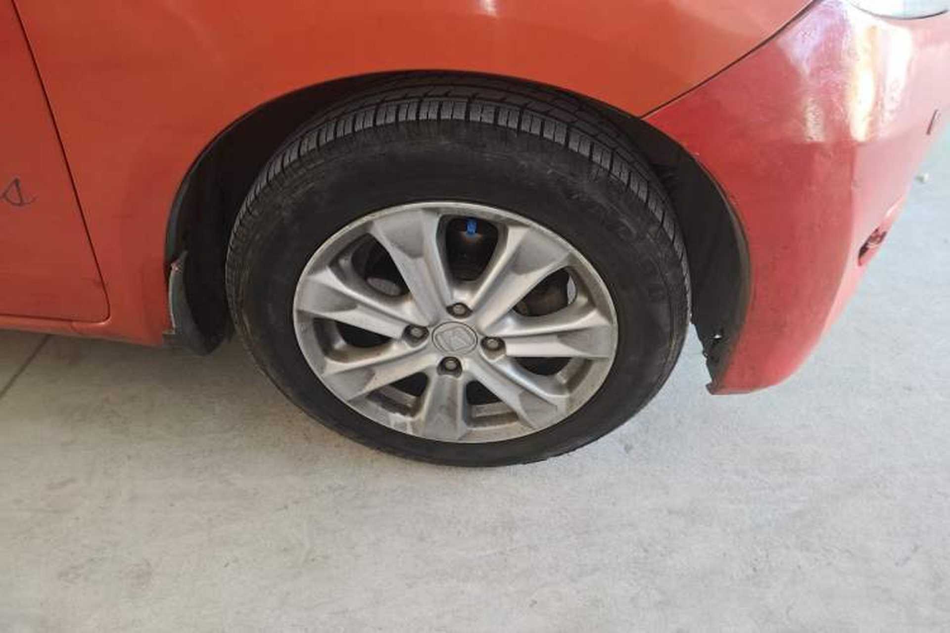 Used Honda Fit 2011 1.5L Automatic Luxury Edition Right Front Wheel Hub