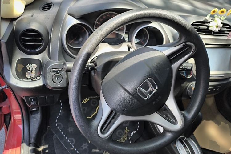 Used Honda Fit 2011 1.5L Automatic Luxury Edition Steering Wheel