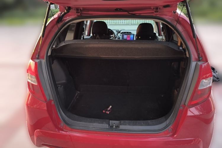 Used Honda Fit 2011 1.3L automatic comfort version Trunk