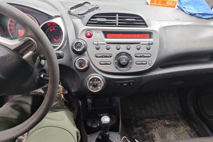 Used Honda Fit 2011 1.5L manual luxury version Audio And AC Panel
