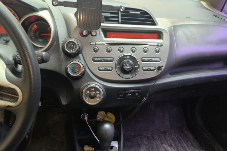 Used Honda Fit 2011 1.3L automatic comfort version Audio And AC Panel