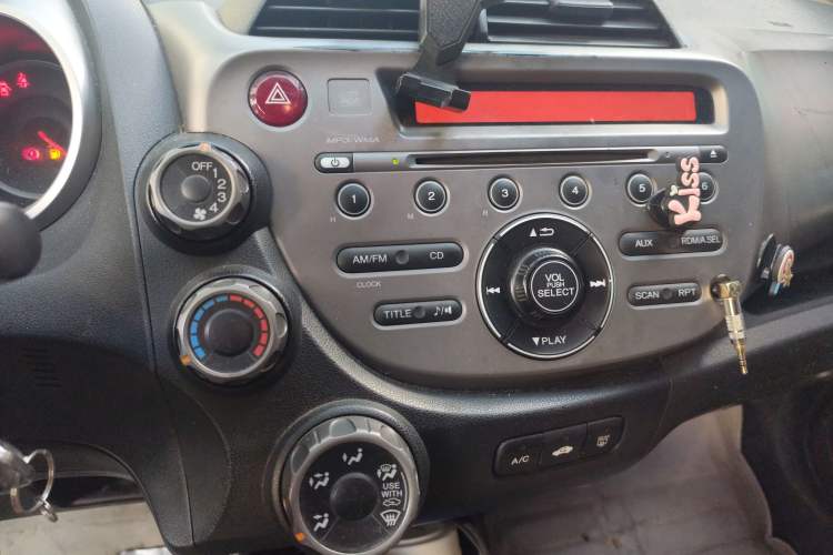Used Honda Fit 2011 1.5L Automatic Luxury Edition Audio And AC Panel