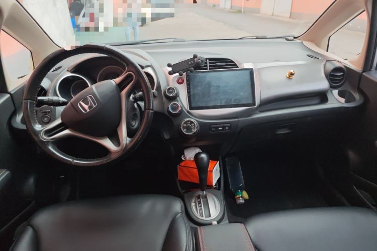 Used Honda Fit 2011 1.3L automatic comfort version Center Console