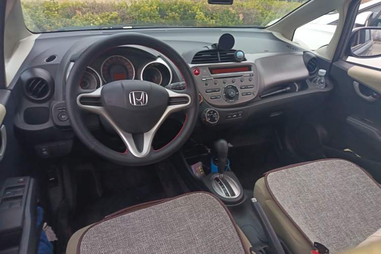 Used Honda Fit 2011 1.5L Automatic Luxury Edition Center Console