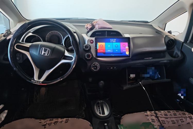 Used Honda Fit 2011 1.3L automatic comfort version Center Console