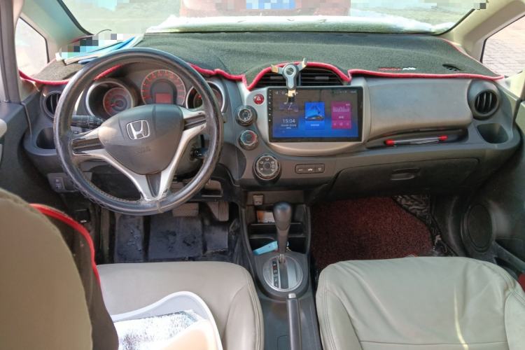 Used Honda Fit 2011 1.3L automatic comfort version Center Console