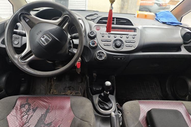 Used Honda Fit 2011 1.5L manual luxury version Center Console