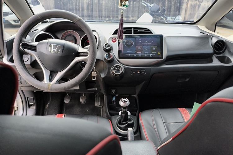 Used Honda Fit 2011 1.3L manual Comfort version Center Console