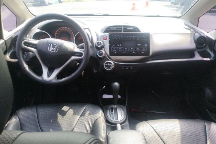 Used Honda Fit 2011 1.3L automatic comfort version Center Console