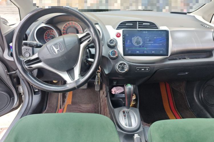 Used Honda Fit 2011 1.3L automatic comfort version Center Console