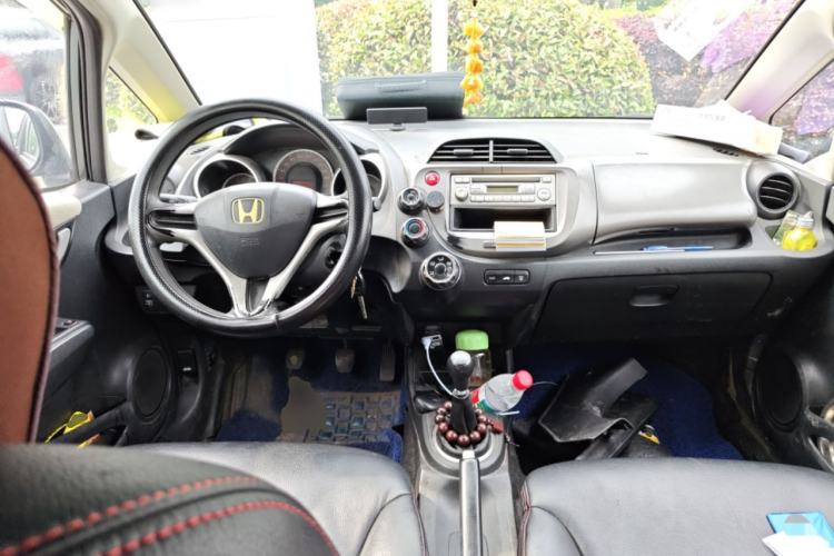 Used Honda Fit 2011 1.3L manual Comfort version Center Console