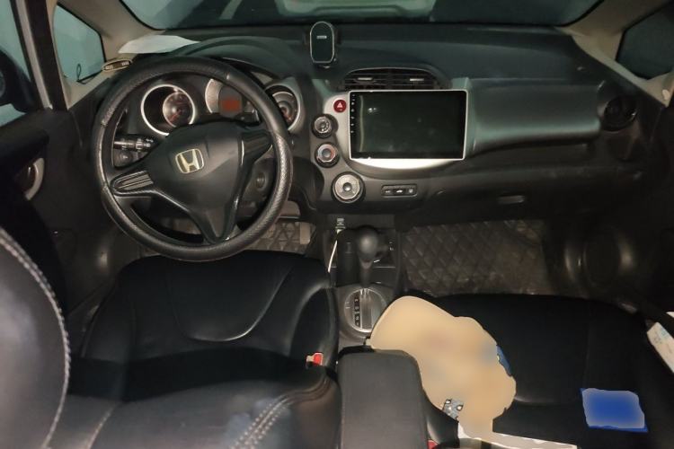 Used Honda Fit 2011 1.3L automatic comfort version Center Console