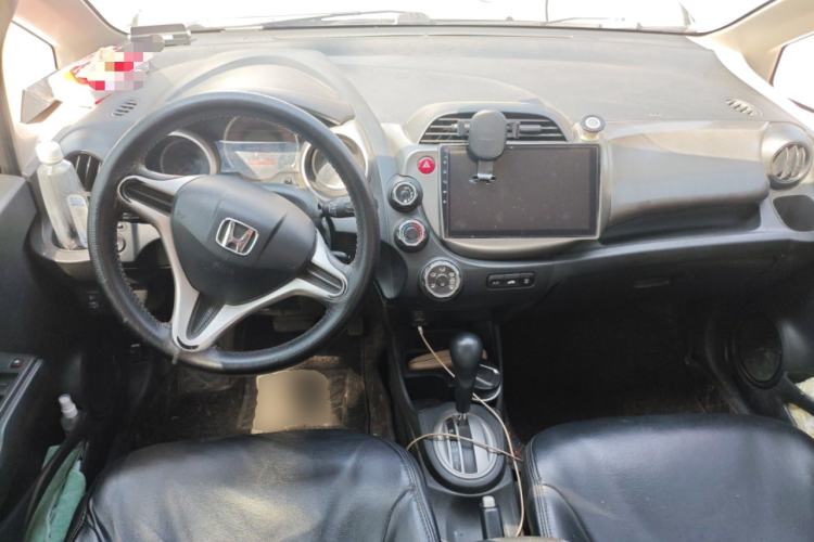 Used Honda Fit 2011 1.3L automatic comfort version Center Console
