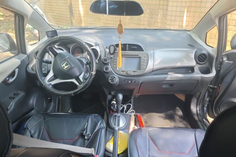 Used Honda Fit 2011 1.3L automatic comfort version Center Console