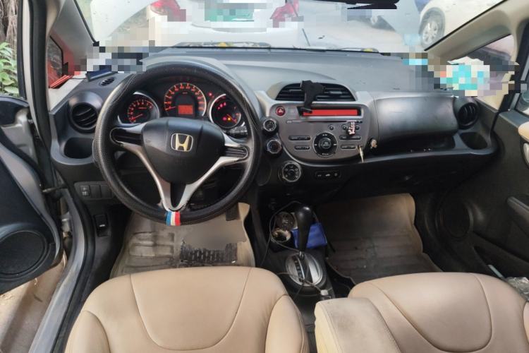 Used Honda Fit 2011 1.5L Automatic Luxury Edition Center Console