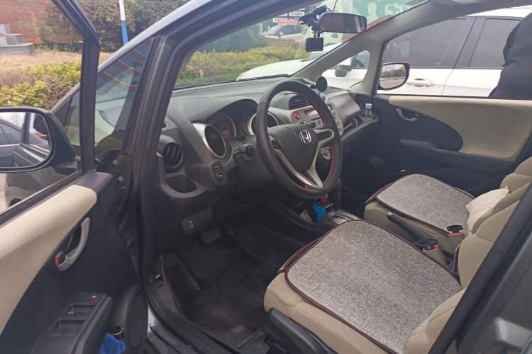 Used Honda Fit 2011 1.5L Automatic Luxury Edition Driver Seat