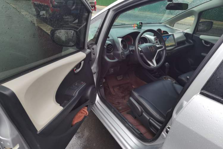 Used Honda Fit 2011 1.3L automatic comfort version Driver Seat