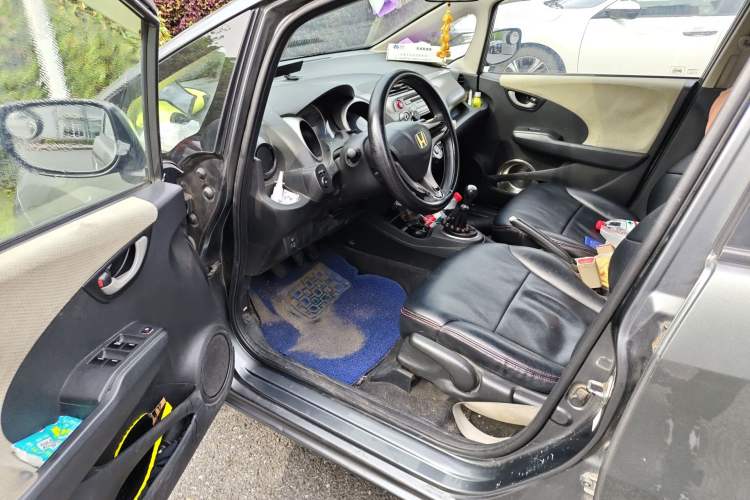 Used Honda Fit 2011 1.3L manual Comfort version Driver Seat