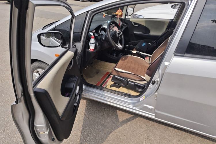 Used Honda Fit 2011 1.5L manual luxury version Driver Seat