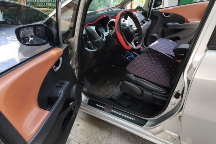 Used Honda Fit 2011 1.3L automatic comfort version Driver Seat