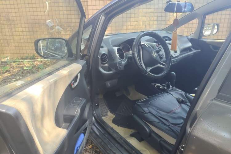 Used Honda Fit 2011 1.3L automatic comfort version Driver Seat