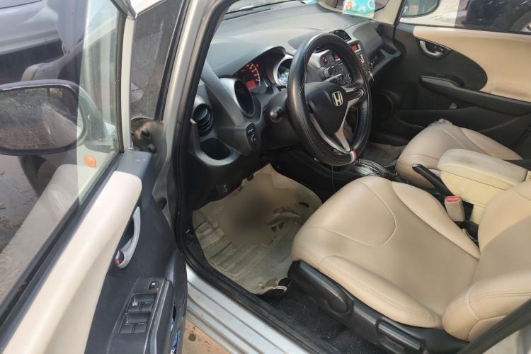 Used Honda Fit 2011 1.5L Automatic Luxury Edition Driver Seat