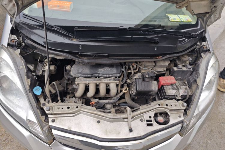 Used Honda Fit 2011 1.5L manual luxury version Engine Bay