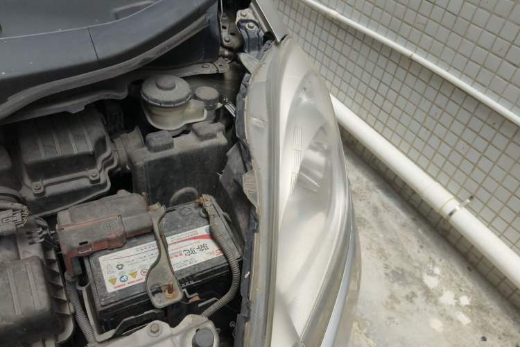 Used Honda Fit 2011 1.3L manual Comfort version Engine Bay Left