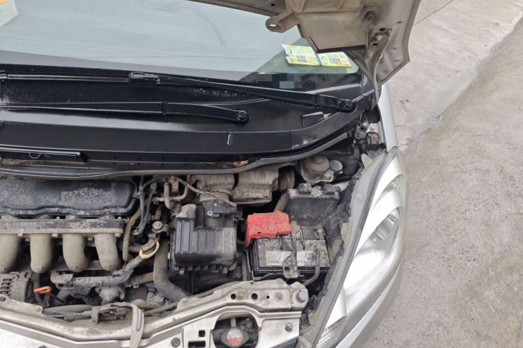 Used Honda Fit 2011 1.5L manual luxury version Engine Bay Left