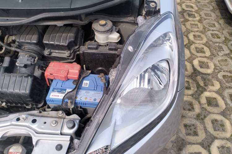 Used Honda Fit 2011 1.3L automatic comfort version Engine Bay Left